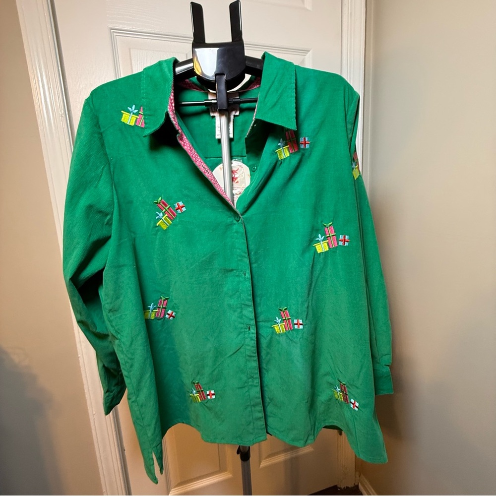 Quacker Factory Green Embroidered Holiday Gift Button Down Shirt 1X NWT